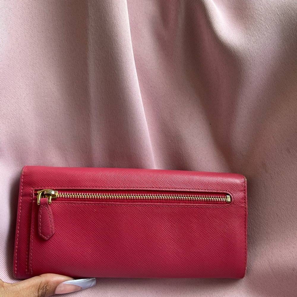 Prada Pink Crossbody Bag with Gold Chain - Picture 5 of 8